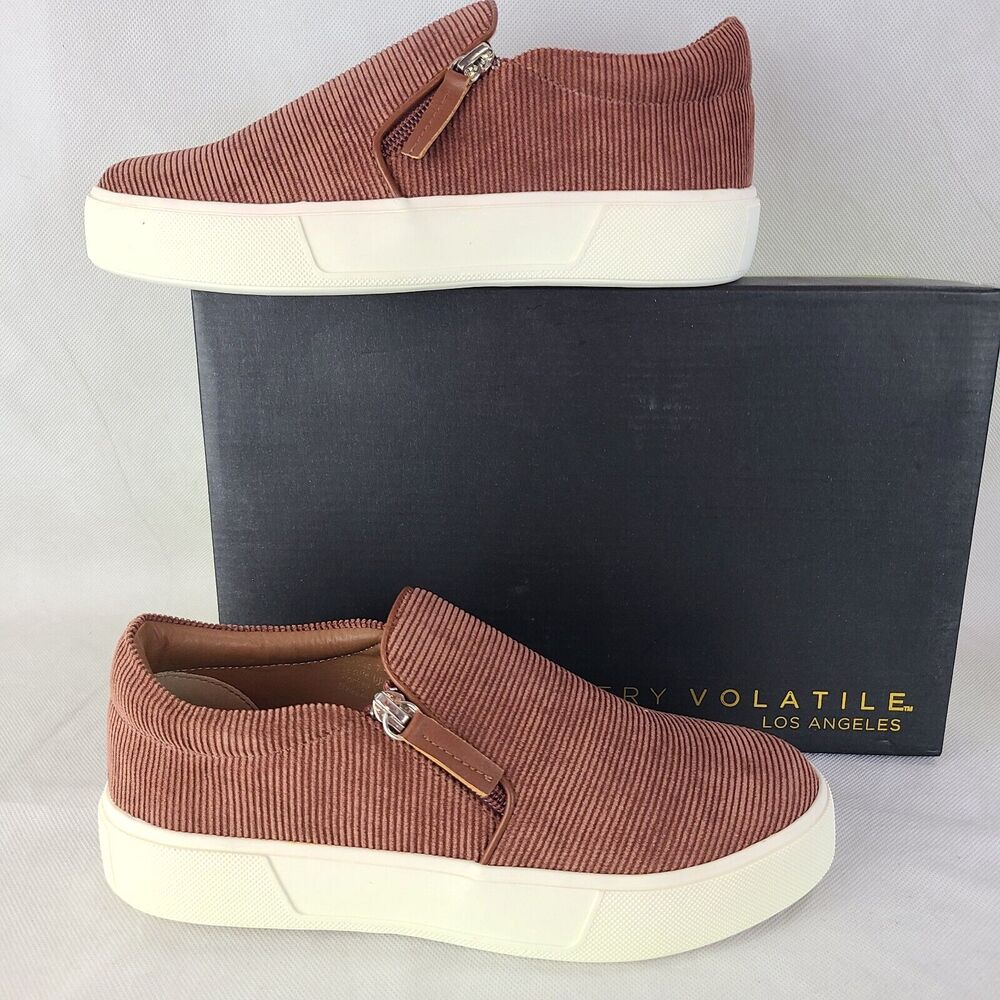 New VERY VOLATILE Women's (7) Deckers Brown Corduroy Boat Shoes
